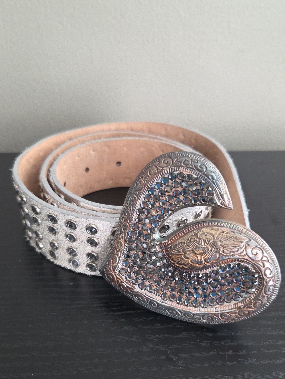 Streets Ahead Vintage White Leather Belt with Jeweled Heart Buckle